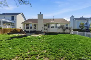 211 Cheval Square Dr, Chesterfield, MO 63005 - Photo 47