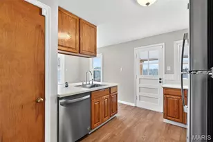 10505 Ewell Dr, Saint Louis, MO 63137 - Photo 9