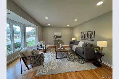 924 Fernview Drive, Creve Coeur, MO 63141 - Photo 5