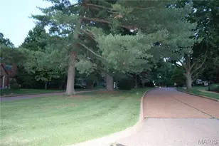 7326 Country Club Dr, Saint Louis, MO 63121 - Photo 37