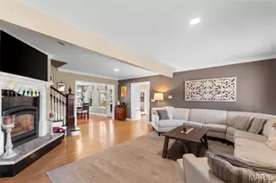 12301 Matthews Ln, Saint Louis, MO 63127 - Photo 9