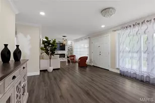 9443 Oakwood Manor Ln, Sunset Hills, MO 63126 - Photo 3