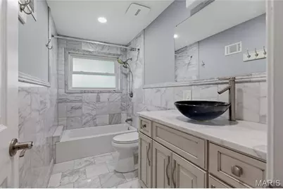 9443 Oakwood Manor Lane, Sunset Hills, MO 63126 - Photo 17