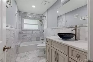 9443 Oakwood Manor Ln, Sunset Hills, MO 63126 - Photo 17