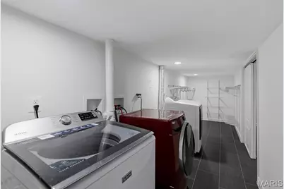 9443 Oakwood Manor Lane, Sunset Hills, MO 63126 - Photo 31
