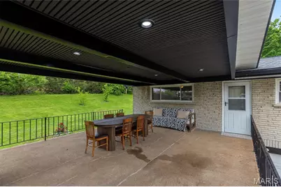 9443 Oakwood Manor Lane, Sunset Hills, MO 63126 - Photo 29