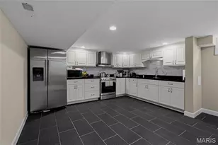 9443 Oakwood Manor Ln, Sunset Hills, MO 63126 - Photo 27