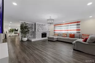 9443 Oakwood Manor Ln, Sunset Hills, MO 63126 - Photo 5
