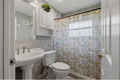 9443 Oakwood Manor Lane, Sunset Hills, MO 63126 - Photo 13