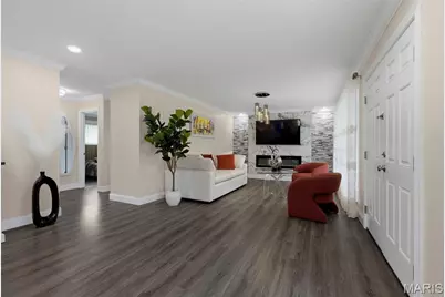 9443 Oakwood Manor Lane, Sunset Hills, MO 63126 - Photo 7
