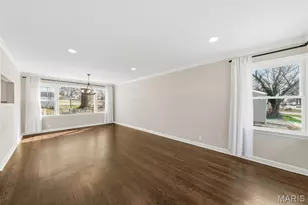 10410 Ewell Dr, Saint Louis, MO 63137 - Photo 9