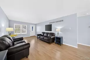 5646 Dove Mdw Ln, Saint Louis, MO 63129 - Photo 9