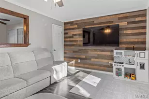 13552 E Sunrise Lake Dr, De Soto, MO 63020 - Photo 11