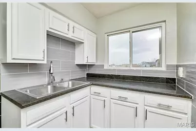 231 E Velma Avenue, Saint Louis, MO 63125 - Photo 5