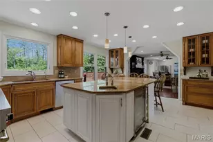 16 Williamsburg Rd, Creve Coeur, MO 63141 - Photo 13