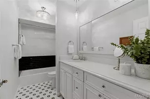 16 Williamsburg Rd, Creve Coeur, MO 63141 - Photo 27