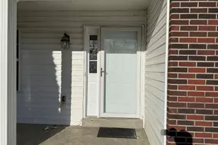 733 Pecan Hill Dr, Saint Charles, MO 63304 - Photo 5