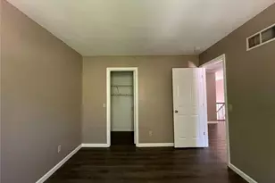 636 Canary Estates Dr, Ballwin, MO 63021 - Photo 9