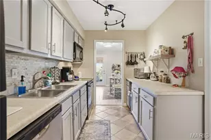 8631 Old Bonhomme Rd, Saint Louis, MO 63132 - Photo 17