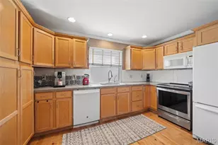 15261 Golden Rain Dr, Chesterfield, MO 63017 - Photo 13