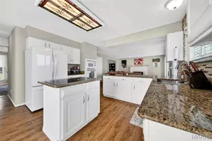 1 Belcourt Cir, Saint Charles, MO 63304 - Photo 5