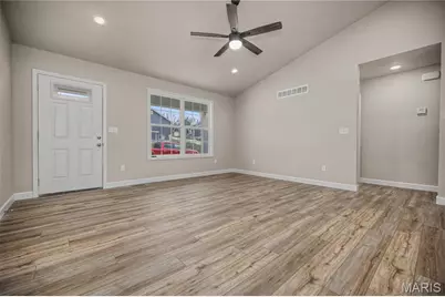 614 T Box Drive, Saint Clair, MO 63077 - Photo 5