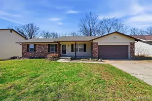 424 Morningside Dr, Saint Peters, MO 63376 - Photo 1
