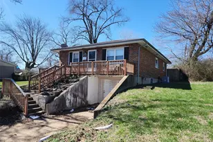 10107 Castle Dr, Saint Louis, MO 63136 - Photo 3