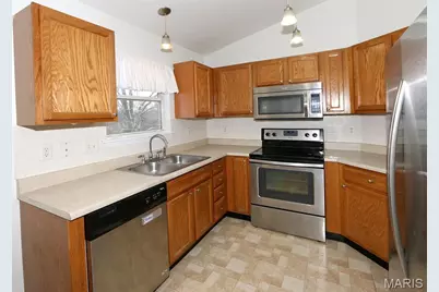 4926 Hurstborough Court, Hazelwood, MO 63042 - Photo 9