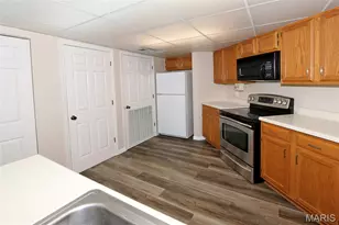 1033 Wilton Royal Dr, Creve Coeur, MO 63146 - Photo 15