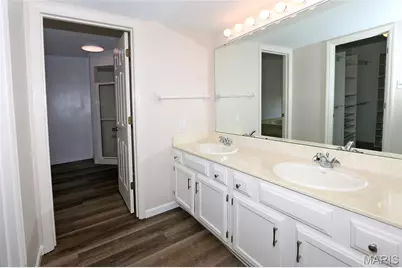 1033 Wilton Royal Drive #209, Creve Coeur, MO 63146 - Photo 17