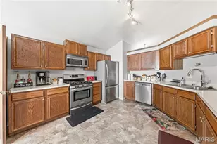 118 Walnut Hill Dr, Saint Charles, MO 63304 - Photo 3