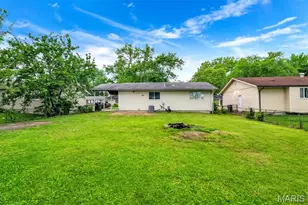 2916 Oriental Dr, Florissant, MO 63031 - Photo 7