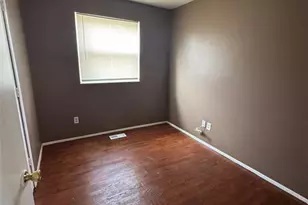 10418 Castle Dr, Saint Louis, MO 63136 - Photo 13