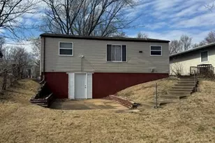 10418 Castle Dr, Saint Louis, MO 63136 - Photo 3