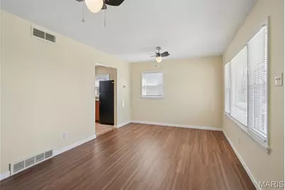 401 Hillcrest Boulevard, Ballwin, MO 63021 - Photo 9