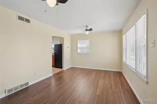 401 Hillcrest Blvd, Ballwin, MO 63021 - Photo 9