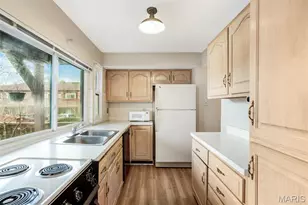 4298 Chateau De Ville Dr, Unincorporated, MO 63129 - Photo 11