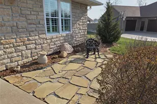 692 Hummingbird Ln, Hannibal, MO 63401 - Photo 3