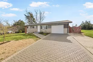 10609 Lochness Ct, Saint Louis, MO 63114 - Photo 3