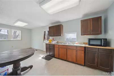 11364 Dorsett Road, Maryland Heights, MO 63043 - Photo 5