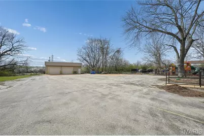 11364 Dorsett Road, Maryland Heights, MO 63043 - Photo 19