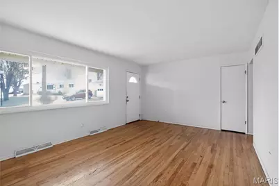 10425 Gardo Court, Saint Louis, MO 63137 - Photo 9