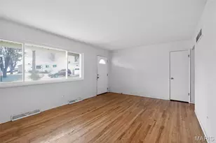 10425 Gardo Ct, Saint Louis, MO 63137 - Photo 9