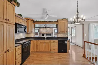 2860 Sussex Drive, Florissant, MO 63033 - Photo 15