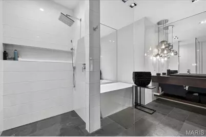 718 Woods Of Ladue Lane, Saint Louis, MO 63124 - Photo 57