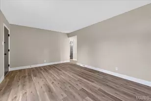 5662 Parchester Dr, Ferguson, MO 63121 - Photo 7