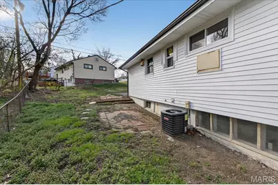 5662 Parchester Drive, Ferguson, MO 63121 - Photo 35