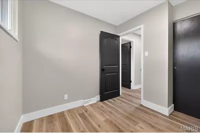 5662 Parchester Drive, Ferguson, MO 63121 - Photo 23