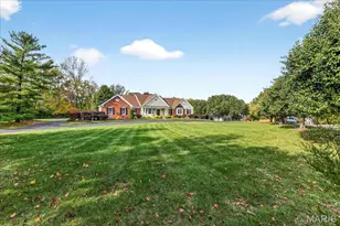 2102 Kehrs Ridge Dr, Chesterfield, MO 63005 - Photo 3